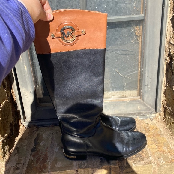 Micheal Kors Boots - Picture 4 of 15